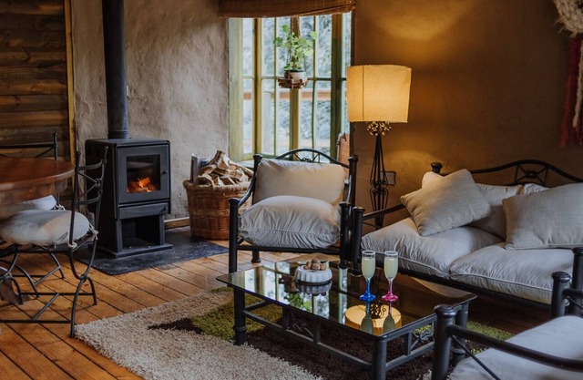 Mountain Cabin with Wood-Burning Stove in Cajon del Maipo Chile