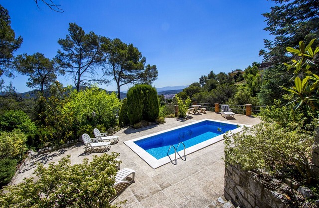 Mountain Escape w/stunning views 40 km to Barna!