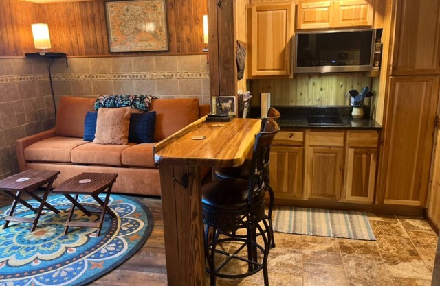 Mountain Fox Den w/Sauna; inviting guest suite on the Anchorage hillside