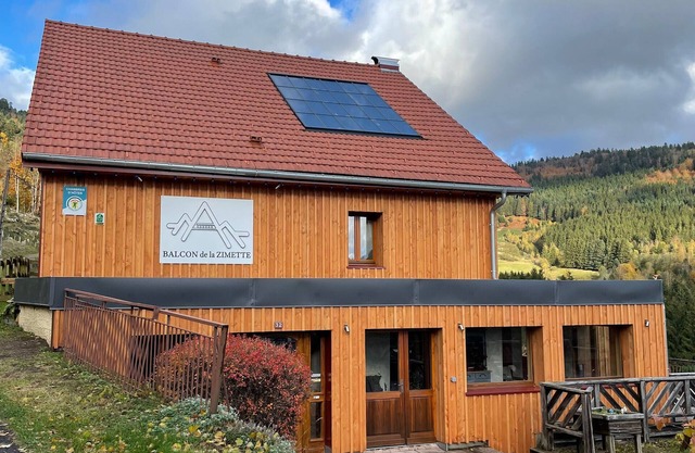 Mountain guest rooms near trails