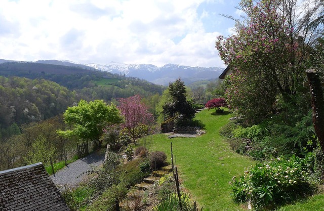 Mountain house comfortable, large terrace facing south, exceptional view
