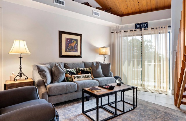Mountain Inn Lodge 86 with Wintergreen Advantage
