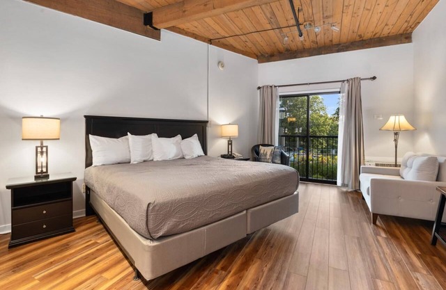 Mountain Inn Studio 92 with Wintergreen Advantage