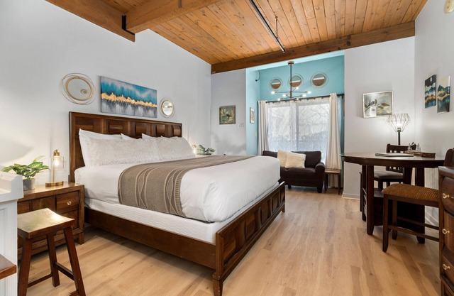 Mountain Inn Studio 95 with Wintergreen Advantage