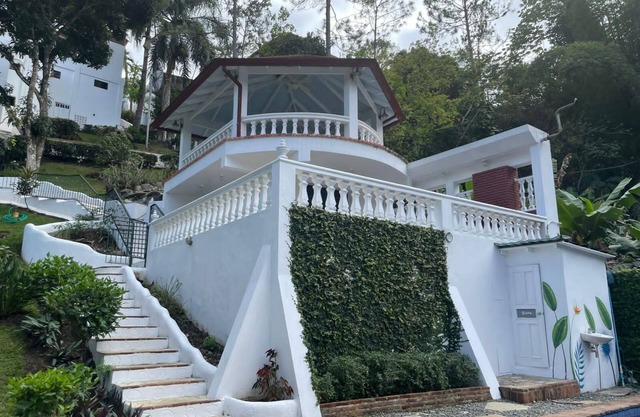 Mountain Luxury Retreat – 8-Bedroom Villa with Private Pool