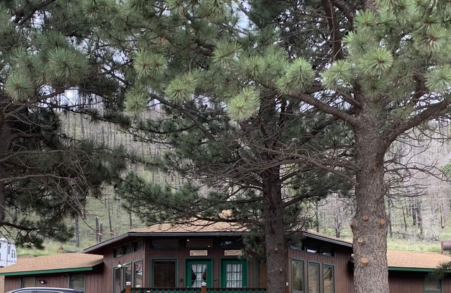 Mountain Retreat - 3 bedroom Lodge located by Forbes Park & Fort Garland