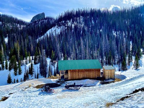 Mountain Serenity: Cozy Glamping Cabin in La Jara, Colorado near Pagosa Springs