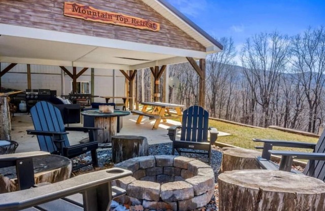 Mountain Top Retreat- amazing views, hot tub, game room, fire pit, pet-friendly