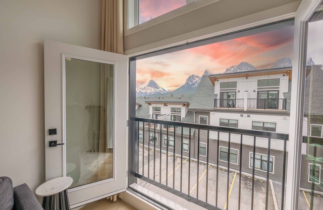 Mountain View Condo in Harvie Height