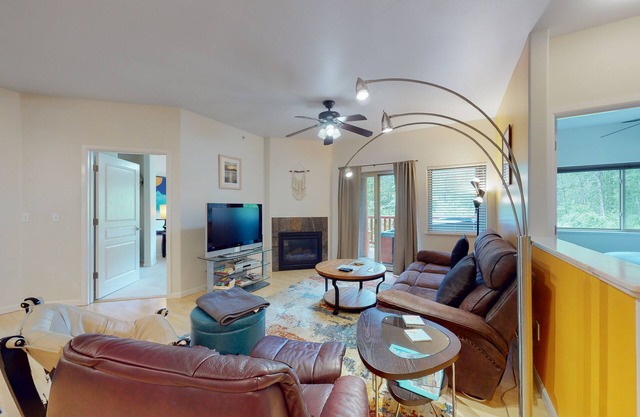 Mountain-view condo with private hot tub, fireplace, deck, W/D