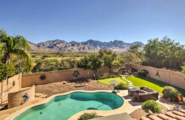 Mountain View Paradise - Family Friendly, Heated Pool and Putting Green