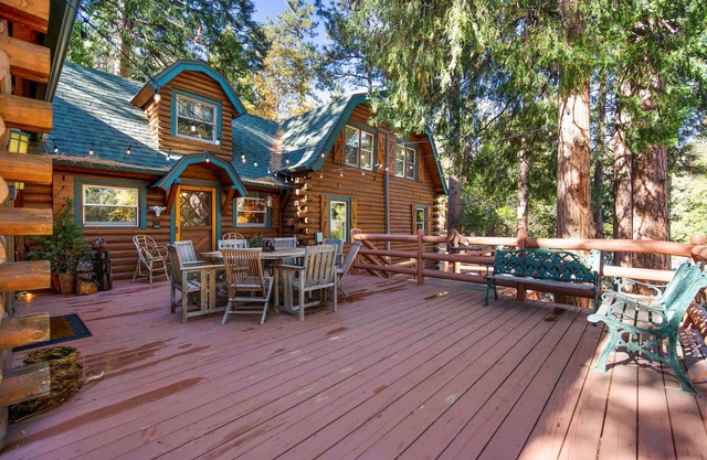 Mountaineer's Lodge *Spa, Pool Table, Fireplace*