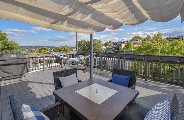 Mt. Adams-Rooftop Deck-Mins to Dwntown-Pvt Parking