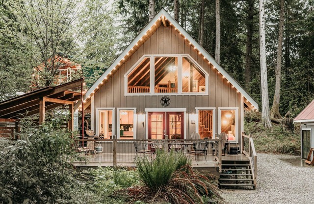 Mt. Baker Rim Cabin #99 - Hot Tub - WiFi - Pets Ok
