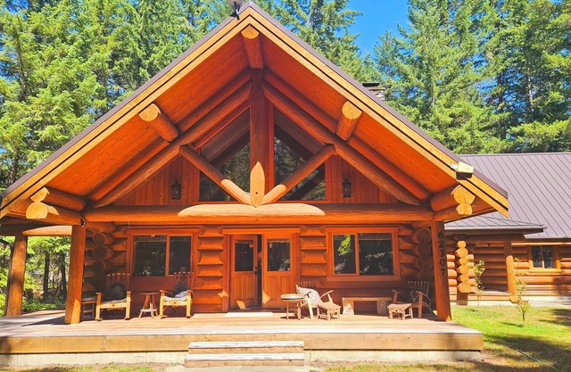 Mt. Rainier and Crystal Mountain Luxury Lodge