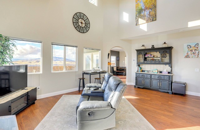 Mtn-View Haven w/Hot Tub! 28 Mi to Mt Rose Ski