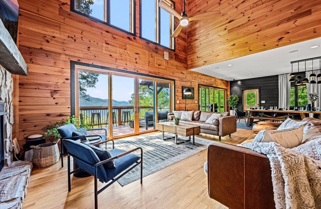 Mtn Views, HotTub, Sauna, GameRm, Theater, Slps 23, Near Skiing & Polar Express
