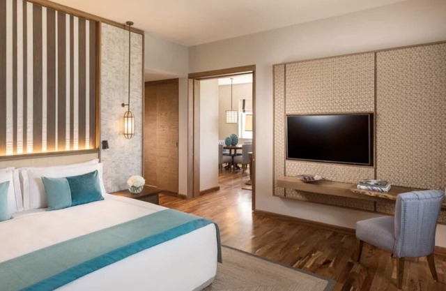 Get Ready for Blissful Getaway! Outdoor Pool, Spa, Free Parking, Beachfront!