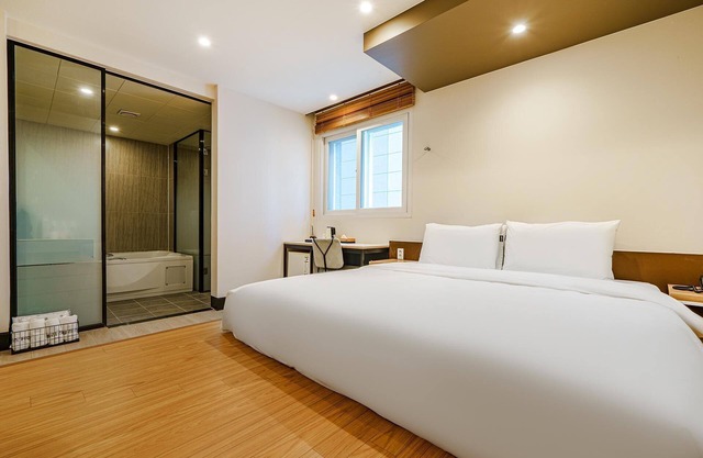 MU Plus Hotel in Yeonsan-dong Busan