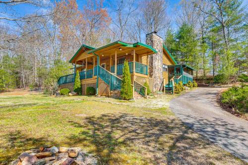 Murphy Cabin with Deck, Grill and Private Pond!