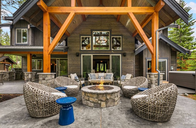Must See New Suncadia Estate! On the Golf Course w/Hot Tub & Fire Pit!