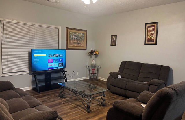 My little castle nCharming 3-bedroom townhome in serene Riverdale with WiFi, AC