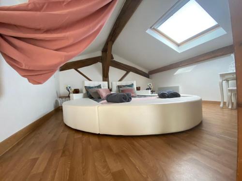 My Love Room avec balnéo privative & déco romantique by BoookingFuté
