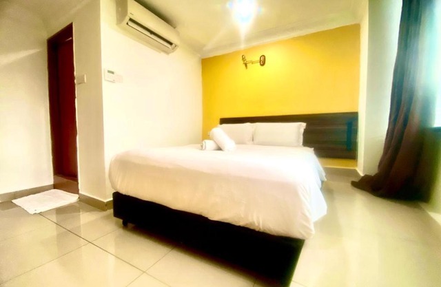 N HIBISCUS HOTEL