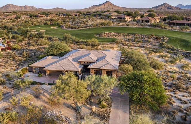 N Scottsdale Home; luxury, golf course, quiet, private, pool, spa, putting green