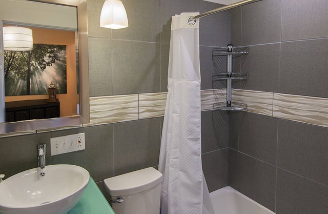 N2 - Beautiful Extended Stay Apartment 1 bedroom central location
