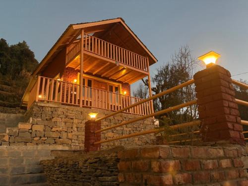Naddi Pine Wood Hut