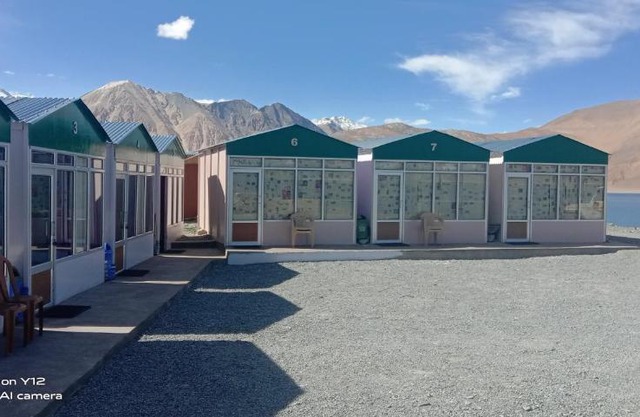 Namtso Wooden Cottage