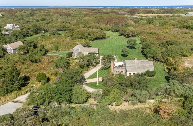 Nantucket Private Oasis - 6BR Pet-Friendly Home, Short Drive to Quidnet Beach