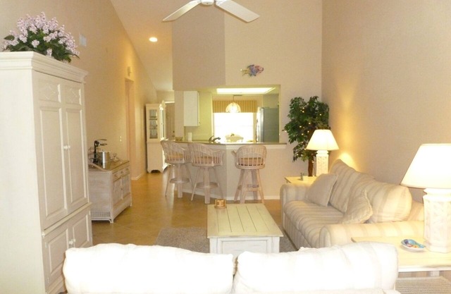 Naples 2 Bedroom, 2 Bathroom Condo - For Discount Pricing/Flexible Dates Inquire