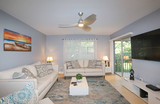 NAPLES BATH AND TENNIS Condo 2BEDS/2BATH - Central Naples