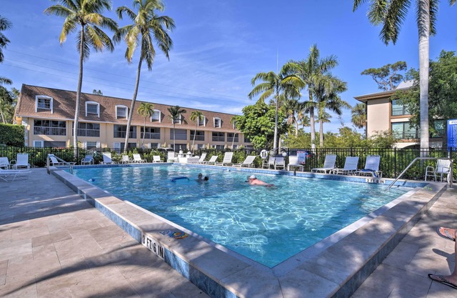 Naples Condo w/Pool - Walk to Dining & Beach