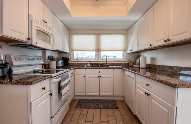 Naples Hideaway Townhouse 2 BR|2 1/2 BA|