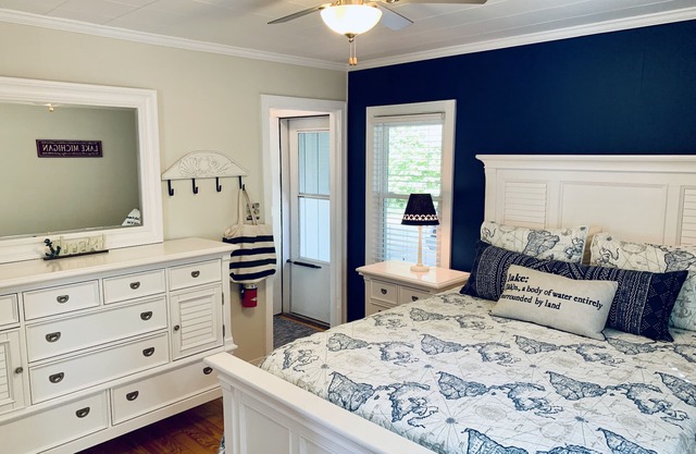 NAUTI NESTING at ♥️ of DOWNTOWN with WATERFRONT SEASONAL POOL & HOT TUB ACCESS😎