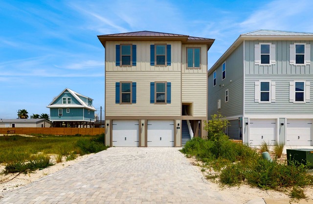 Nautical home in coastal community with shared pool, Wifi, Pet friendly