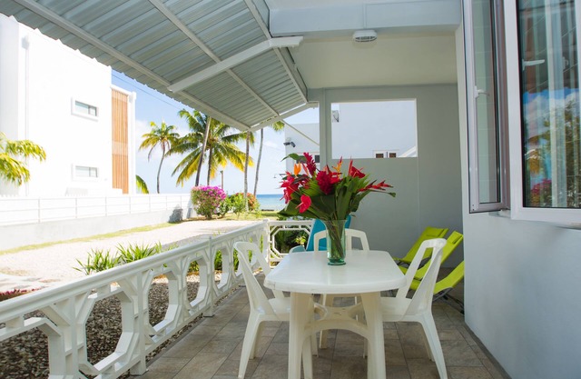 Nautile: Lovely garden side apartment on Trou aux biches beach