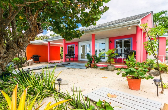 Nautilus Cottage - Charming 7 Mile Beachfront Cottage by Cayman Villas