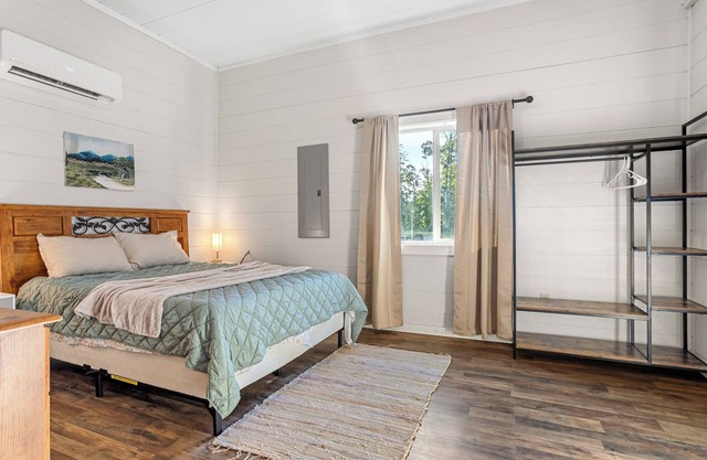 nCharming Guest Home in Damascus - White Oak Lane