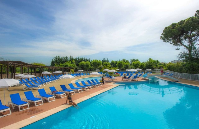 Near a small lake superb 3P apartment with terrace Golf view Swimming pool tennis court