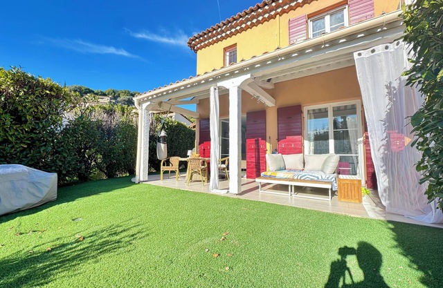 Near Antibes and sea, Private condominium Villa 3 bedrooms, swimming pool