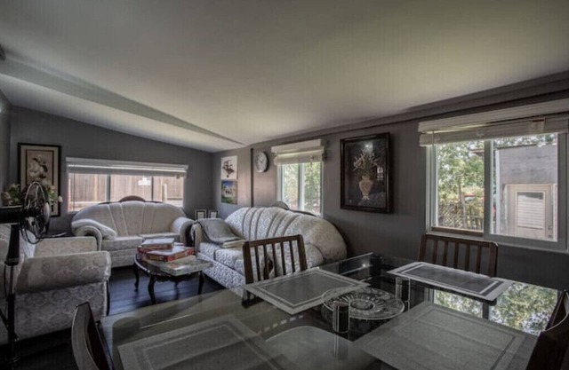 NEAR BATAWA SKI HILL/BY THE RIVER 5 BEDS + Riverview King Bed Homen