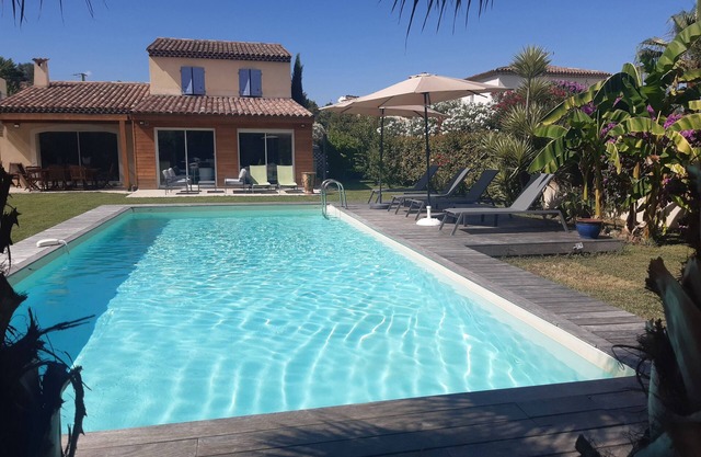 Near Cannes, villa 140 m2 4 bedrooms air-conditioned private pool large garden