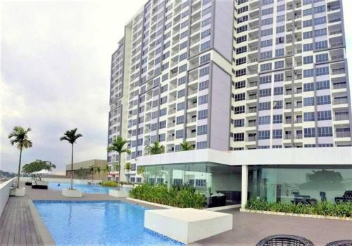 Near Ferry Terminal - Lovely 2 Bedroom Condo - Harbourbay Residences - 0608