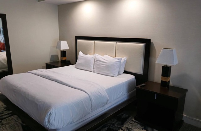 Near Hardrock Stadium, King Studio with Kitchen