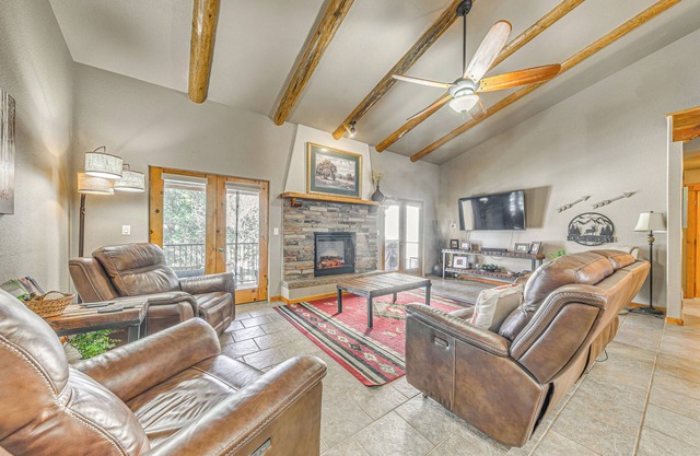Near Hiking Trails: Spacious Cloudcroft Retreat!