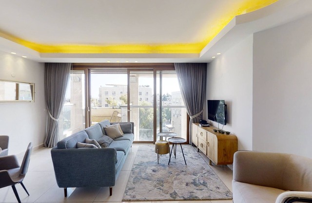 ♥Near KING DAVID HOTEL ♥Nice 3 bdrs with balcony ♥